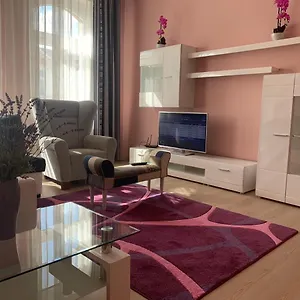 1apartment-zeyerova4.karlovyvary-hotels.com/
